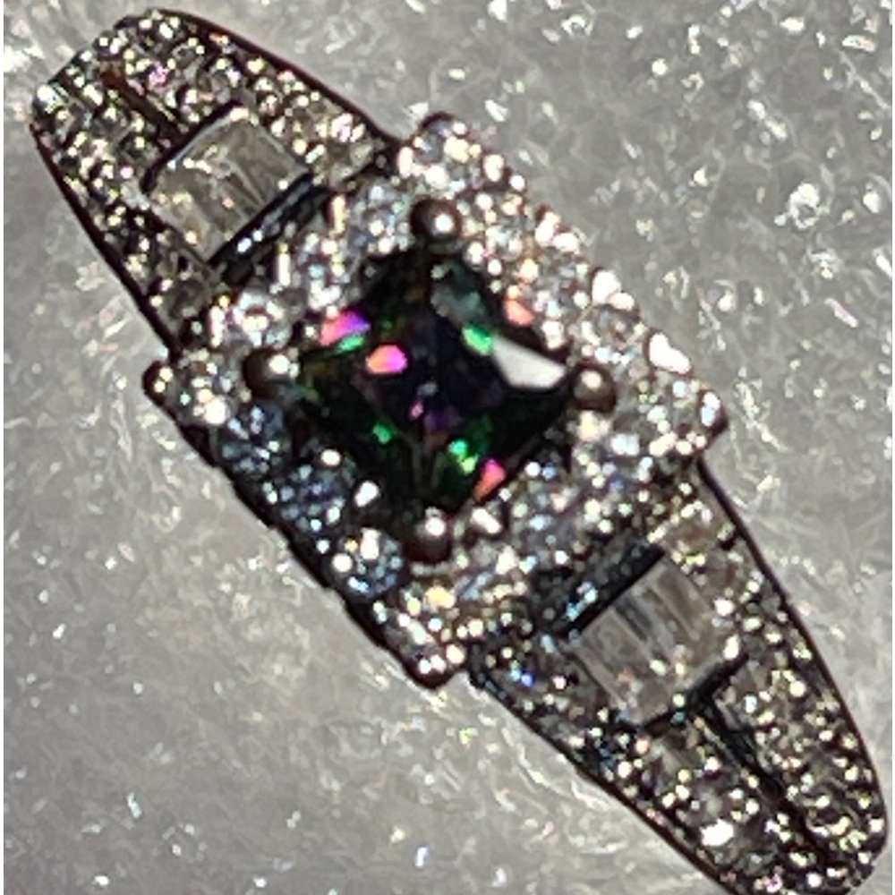 Absolutely gorgeous ring with stunning oil spill and clear crystal stones.